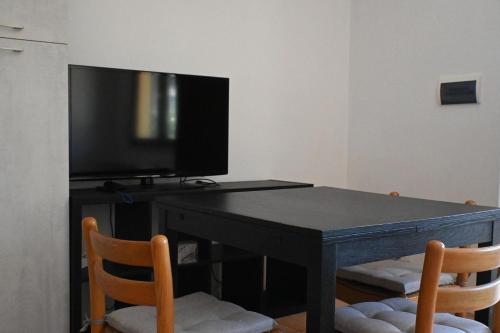 One-Bedroom Apartment image 3