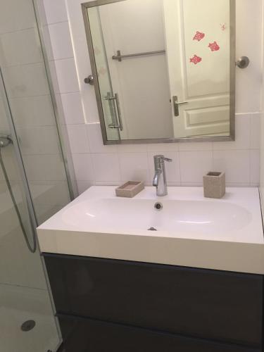 Apartment Villeurbanne - image 2