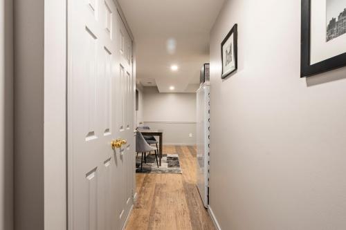 Modern, basement apartment, close to airport, Toronto (foto 9)