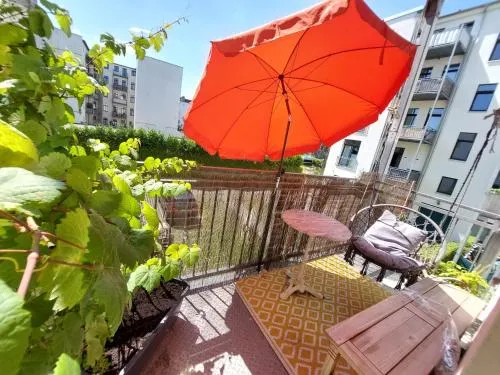 Annastraße - gemütlich mit schaukeln auf dem Balkon in Magdeburg, Deutschland