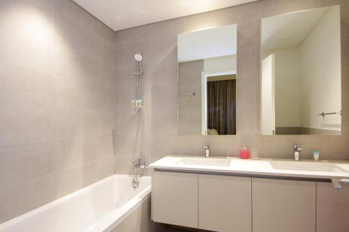 2BHK Breeze Crest Living-Brand New Furnished, Dubai (foto 3)