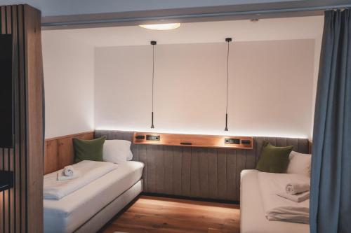 2 double beds
