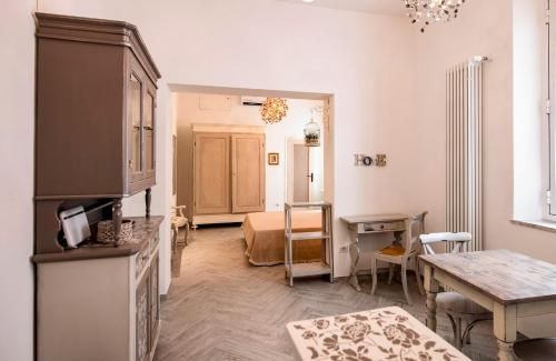 Lanza Apartment by Mamo Florence - image 4