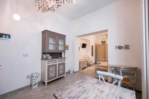 Lanza Apartment by Mamo Florence - image 10