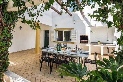 Villa Almanda - Spacious villa perfectly located between Albufeira Marina and the Old Town, Albufeira (zdjęcie 2)