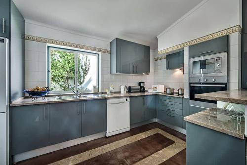 Villa Almanda - Spacious villa perfectly located between Albufeira Marina and the Old Town, Albufeira (zdjęcie 4)