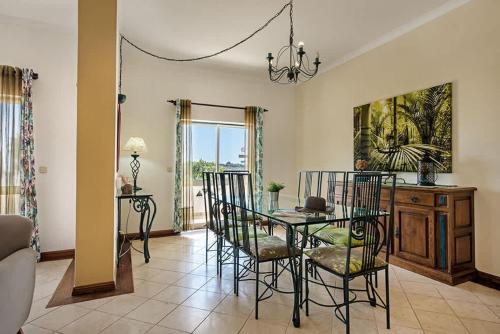 Villa Almanda - Spacious villa perfectly located between Albufeira Marina and the Old Town, Albufeira (zdjęcie 6)