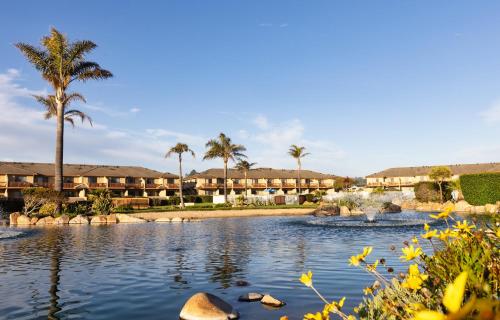Exterior view, Seascape Beach Resort in Rio Del Mar (CA)