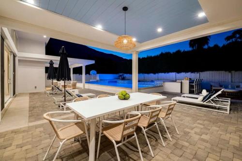 Large Pool Spa Mnt Views & Sauna | 5 Min to Town - image 4