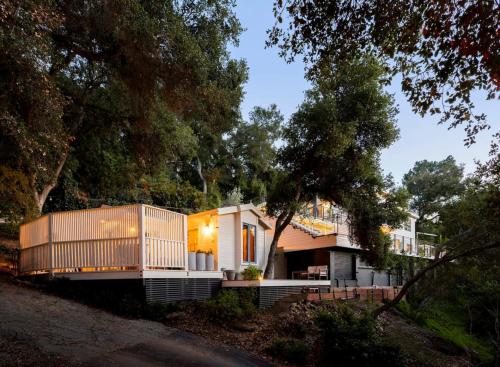 Hillside Hideaway Guest House in Topanga Canyon in Malibu