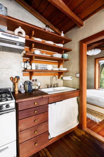 Hillside Hideaway Guest House in Topanga Canyon in Malibu