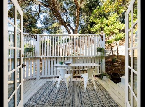 Hillside Hideaway Guest House in Topanga Canyon in Malibu