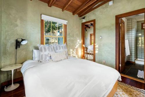 Hillside Hideaway Guest House in Topanga Canyon in Malibu