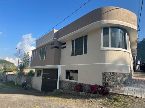 Andes Retreat 5 Bedroom 3 Bath in Lligua