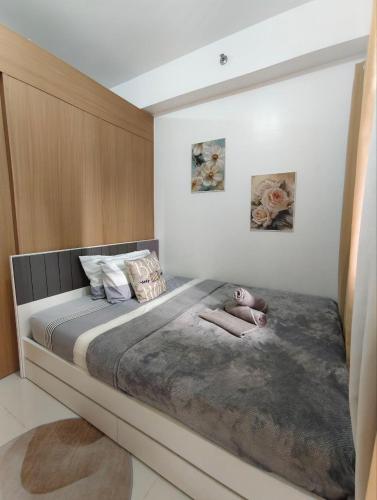 Stylish Condo with City View and Netflix - Pool Access, Manila