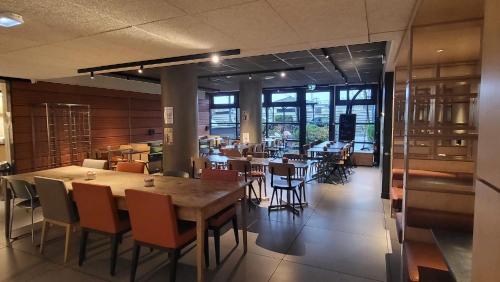 greet Hotel Paris Nord 18è - image 11