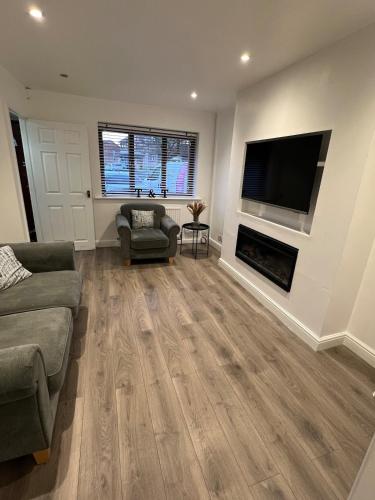 Közös társalgó / TV, Mill Croft, Home from Home in Bolton