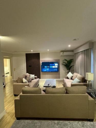 006 - Saudi - Modern 2-Bed Apartment in Riyadh (Noor) – khách sạn tại Thuqbah
