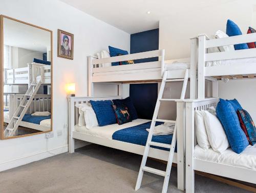 Apartment image 10