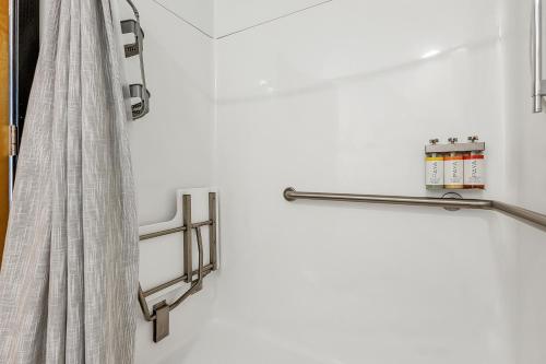Captain One Room For Two Near Purina Farms in Pacific, USA
