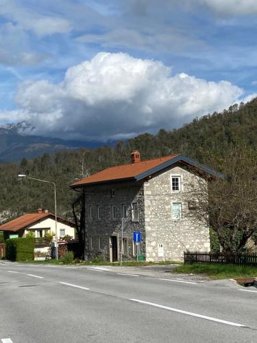 المنظر الخارجي, Ciginj old stone house in Tolmin