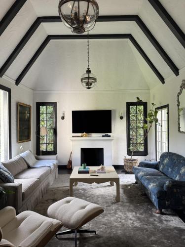 Beverly Grove Tudor Family Home, Los Angeles (fotografie 8)