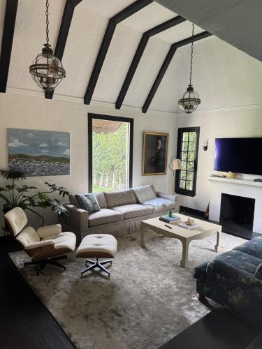 Beverly Grove Tudor Family Home, Los Angeles (fotografie 9)