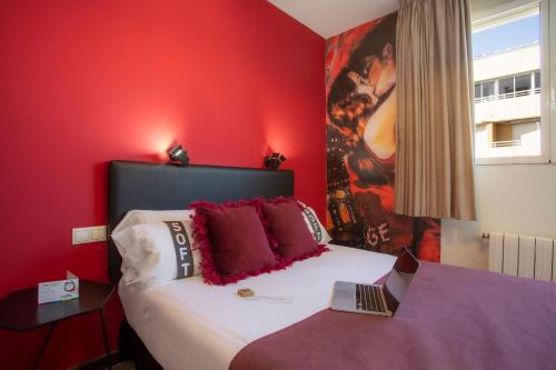 Interior Economy Twin Room room in Casual del Cine Valencia by Casual Hoteles