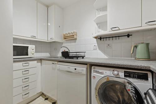 Parea Living - Quaint and Stylish Flat w Sunny Terrace, London (photo 6)