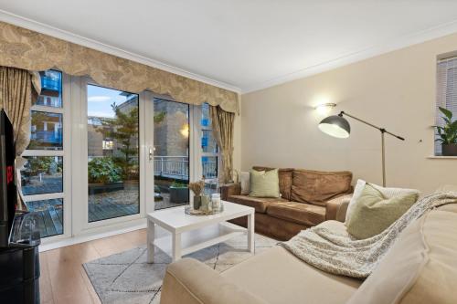 Parea Living - Quaint and Stylish Flat w Sunny Terrace, London (photo 10)