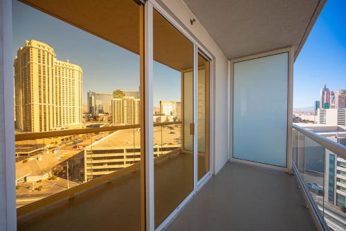 No Resort Fee Strip View Balcony+ Free Valet+ Pool, Las Vegas (foto 6)