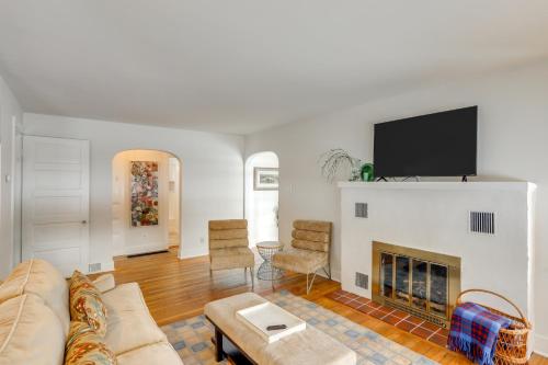 Cozy Cottage in Historic Village Near Wineries! in Milan, USA