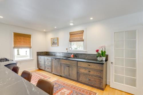 Cozy Cottage in Historic Village Near Wineries! in Milan, USA