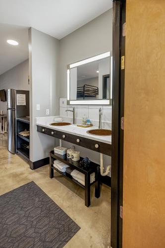 Boxcar Four Family Suite Near St Louis in Pacific, USA