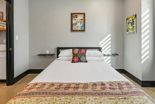 Group suite just off Route 66 - image 13