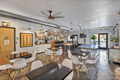 Jagatud salong / TV-ala, Group suite just off Route 66 in Pacific (MO)