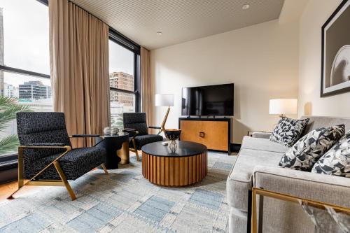 Two-Bedroom Apartment with City View image 6