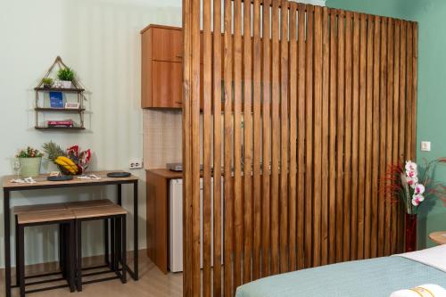 Central & Riverfront Room 2, Edessa (Foto 7)