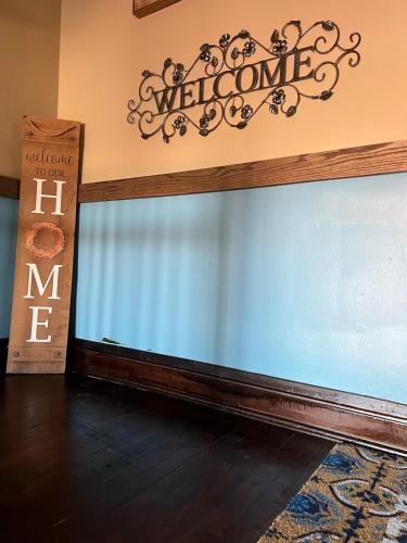 Exterior view, Quiet 1BR, Eat-In Kitchen, Close to Midway in West Elsdon