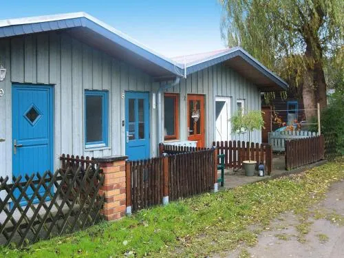 Bootshaus in Mirow mit überdachter Terrasse in Mirow, Deutschland