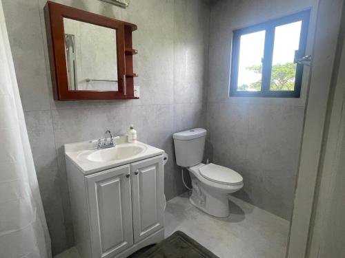 Baño, Full Belizean Cabin in Billy White