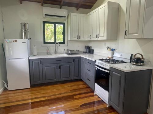 Cocina, Full Belizean Cabin in Billy White
