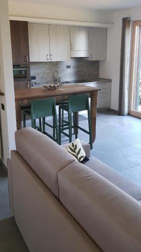virtuve, Appartamento con giardino vicino Como e Milano in Guanzate