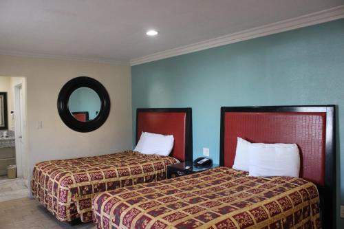 2 queen beds