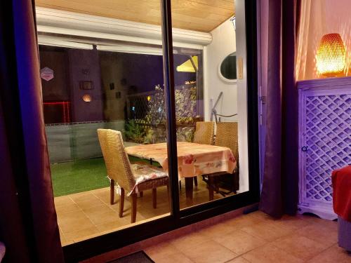 Appartement rue de l'amarrage à PORT GRIMAUD avec Terrasse vue canaux et garage Appartement rue de l'amarrage à PORT GRIMAUD avec Terrasse vue canaux et garage