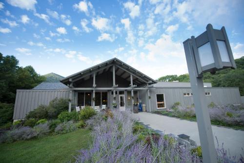 Peaks of Otter Lodge in Bedford (VA)
