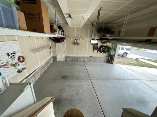 Beautiful Single Family Home in Sandy Beautiful Single Family Home in Sandy