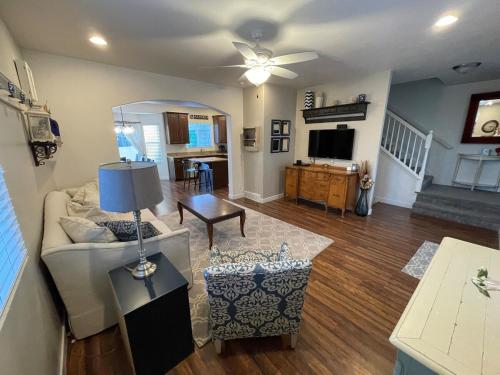 Beautiful Single Family Home in Sandy Beautiful Single Family Home in Sandy