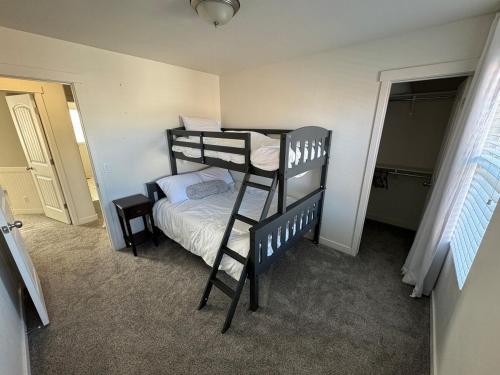 Beautiful Single Family Home in Sandy Beautiful Single Family Home in Sandy