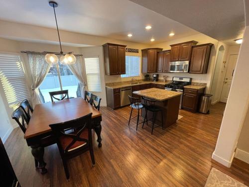 Beautiful Single Family Home in Sandy Beautiful Single Family Home in Sandy